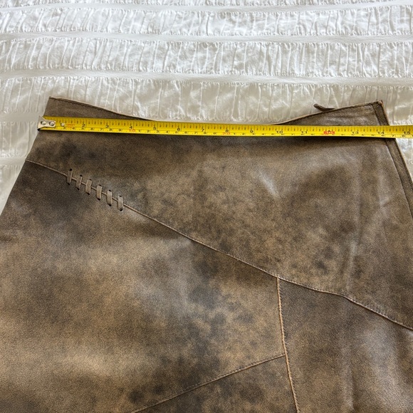 Danier Women's Distressed Brown Leather A-Line Skirt - Picture 8 of 13